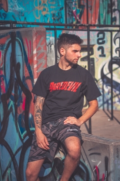 Remera DareDevil Negra - Requiem Urbano