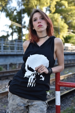 Musculosa con capucha Punisher en internet