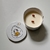 Pote de cerâmica com vela aromática natural na internet