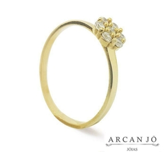 Anel solitário Flor Cravejada Zircônia Branca Folheada A Ouro 18K VFS013