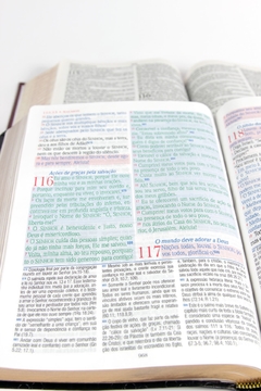 Bíblia King James De Estudo Atualizada - Kja1611 - Textos E Mapas Coloridos E Letras Gigantes - Capa Luxo Azul - Scripturae