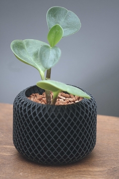 Vaso para plantas com detalhe em linhas transversais - Cachepô