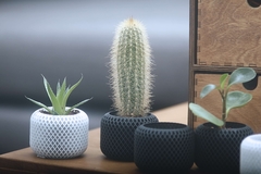 Vaso para plantas com detalhe em linhas transversais - Cachepô - comprar online