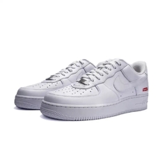 Nike Air Force x Supreme na internet