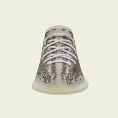 Adidas Yeezy Boost 380 Pyrite na internet