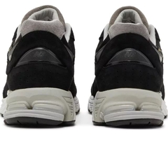 New Balance 2002R Black na internet