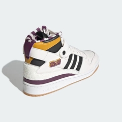 Adidas Forum 84 High x Girls Are Awesome na internet