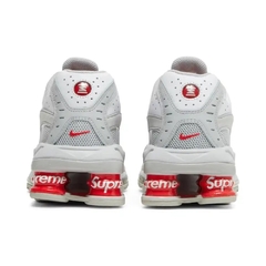 Supreme x Nike Shox Ride 2 "White Grey Fog" na internet