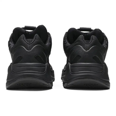 Adidas Yeezy Boost 700 MNVN Triple Black na internet