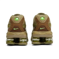 Supreme x Nike Shox Ride 2 "Neutral Olive" na internet