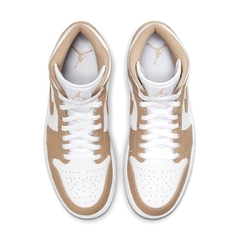 Nike Air Jordan Mid "Tan Gum" na internet