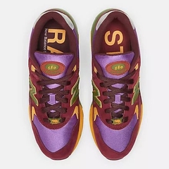 New Balance 580 x Stray Rats Red Purple na internet