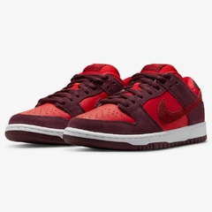 Nike Dunk Low "Cherry" na internet