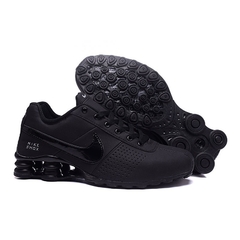 Nike Shox Deliver All Black na internet