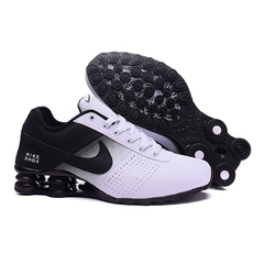 Nike Shox Deliver Black/White na internet