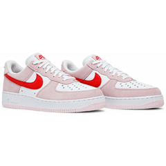 Nike Air Force 1 "Valentine's Day Love Letter" na internet