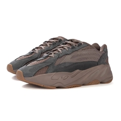 Adidas Yeezy 700 V2 "Mauve" na internet