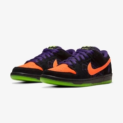 Nike Dunk Low "Night of Mischief Halloween" na internet