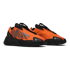 Adidas Yeezy 700 MNVN "Orange" na internet