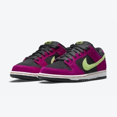 Nike Dunk Low Pro "Red Plum" na internet