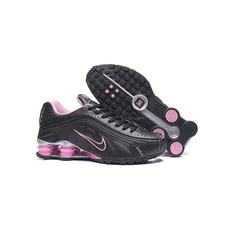 Nike Shox R4 Black/Pink na internet