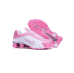 Nike Shox R4 Pink/White na internet