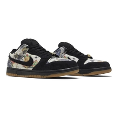 Nike Dunk Low x Supreme "Rammellzee" na internet