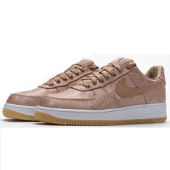 Nike Air Force 1 x CLOT "Rose Gold" na internet