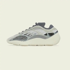 Adidas Yeezy 700 V3 "Fade Salt" na internet