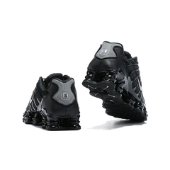 Nike Shox TL Triple Black na internet