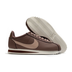 Nike Cortez "Smokey Mauve Metallic Red Bronze" na internet