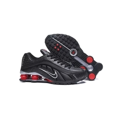 Nike Shox R4 Black/Silver/Red na internet