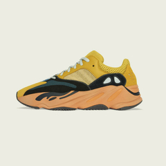 Adidas Yeezy 700 V1 "Sun" na internet