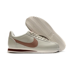 Nike Cortez "Light Orewood Brown" na internet