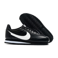 Nike Cortez "Black/White" na internet