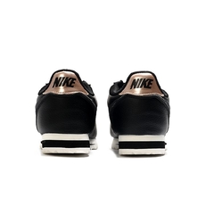 Nike Cortez "Black/Metallic Bronze" na internet