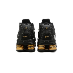 Supreme x Nike Shox Ride 2 "Black/Gold" na internet