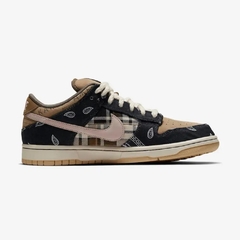 Nike Dunk Low x Travis Scott "Cactus Jack" na internet