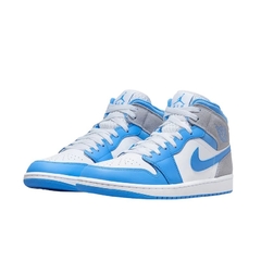 Nike Air Jordan 1 Mid "University Blue/Grey" na internet