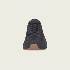 Adidas Yeezy 700 V2 "Utility Black" na internet