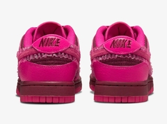 Nike Dunk Low "Valentine's Day" 2022 - Hermez