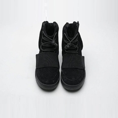 Adidas Yeezy Boost 750 Triple Black na internet