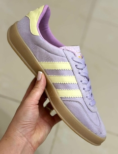 Tênis Gazelle Indoor Lilás/Amarelo