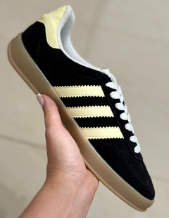 Tênis Gazelle Indoor Preto/Amarelo