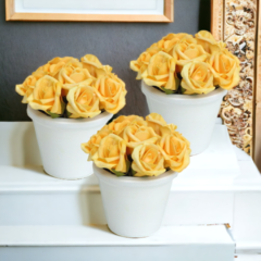 Arranjo de flores artificiais rosas amarelas Trio
