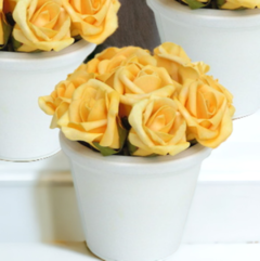 Arranjo de flores artificiais rosas amarelas Trio - comprar online