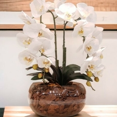 Arranjo de flores artificiais de orquídeas com 45 cm de altura e 20 cm de largura.