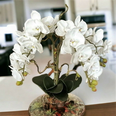 Arranjo de Flores Artificiais Orquídea, com 45cm de Altura e 30cm de Largura: Beleza Floral Duradoura para Sua Decoração.