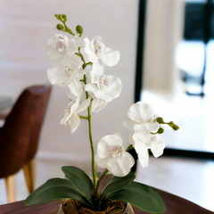 Arranjo de Flores Artificiais Orquídeas com 45 cm de altura, um toque de elegância que dura para sempre.