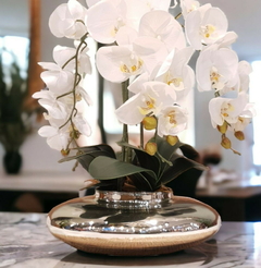 Arranjo de Flores Orquídeas Artificiais Real Toque em Branco, com 50cm de altura e 30cm de largura.